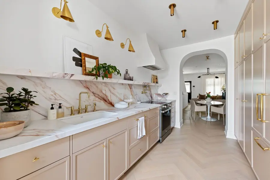 138 Lappin AVE, Toronto W02, ON M6H 1Y5