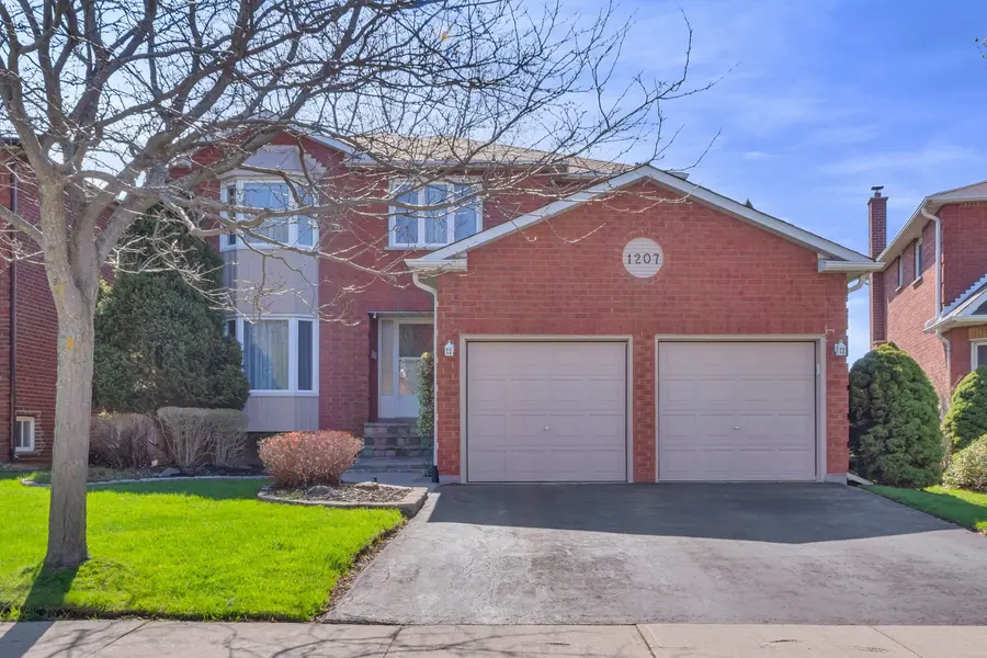 1207 Greenwood CRES, Oakville, ON L6J 6W6