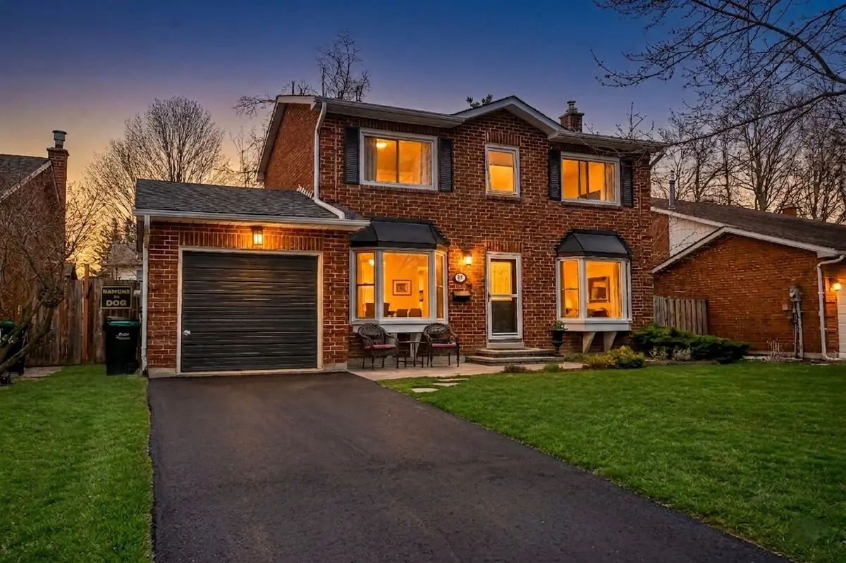 11 Pepler PL, Barrie, ON L4N 5E3