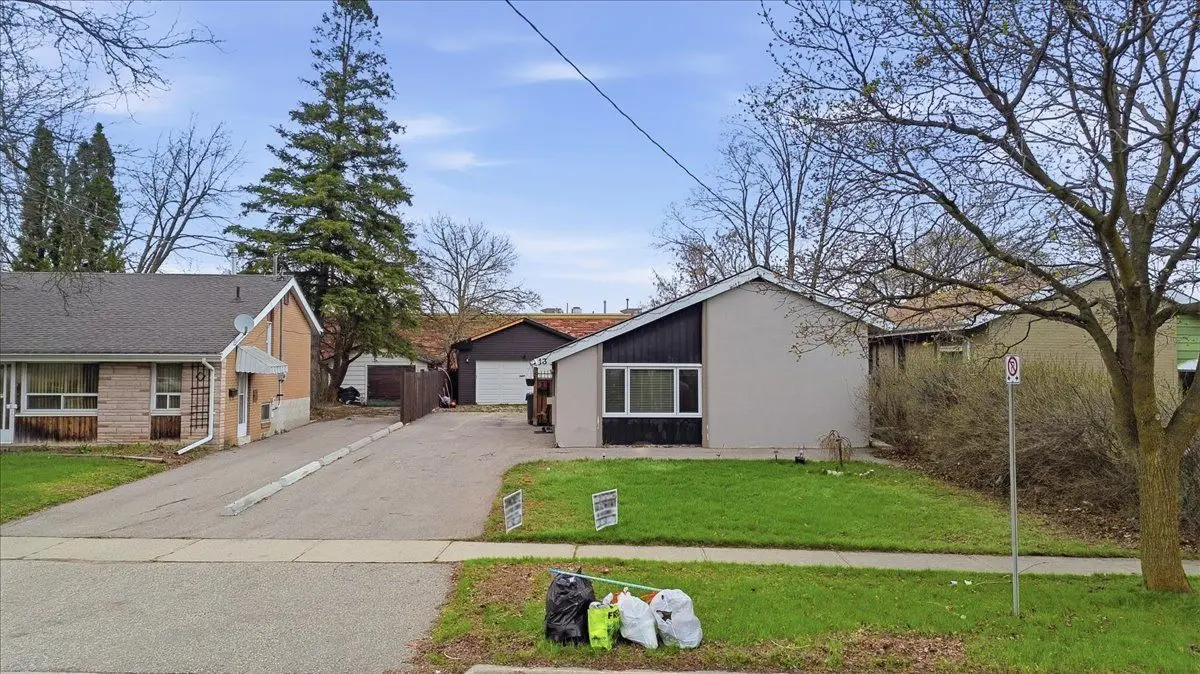 13 Cornwall RD #Upper, Brampton, ON L6W 1M8