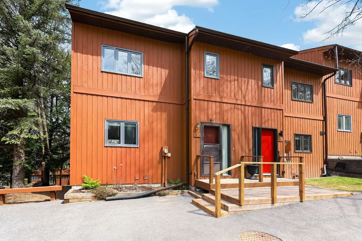 115 Southbank DR #1, Bracebridge, ON P1L 1G3