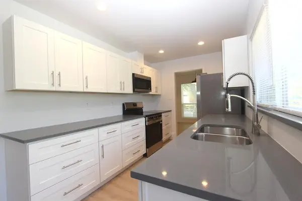 2922 Ashglen Drive, Garland, TX 75043