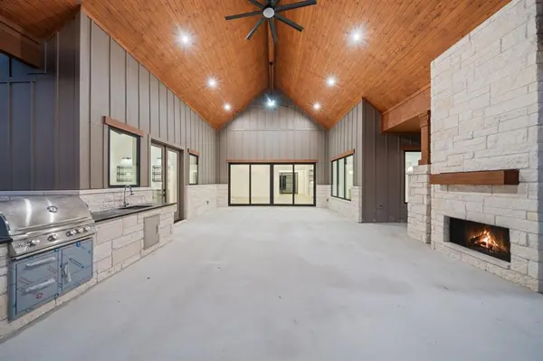 300 Ryker Lane, Gunter, TX 75058