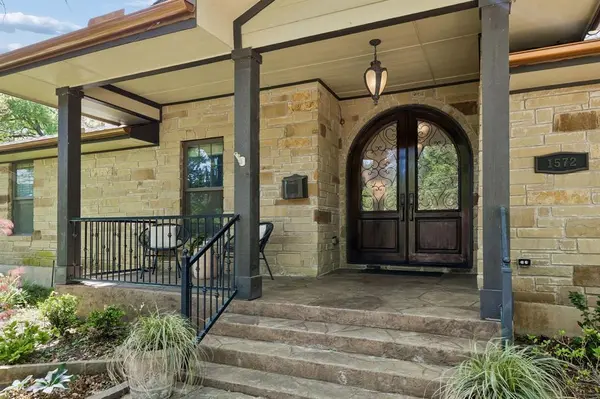 1572 Stemmons Avenue, Dallas, TX 75208