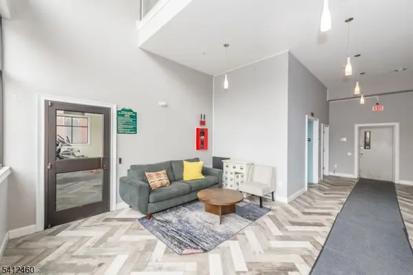 90 Clinton Ave #206, Newark City, NJ 07114