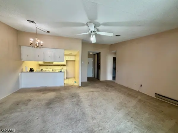 278 Crosse Dr #3F, Monroe Twp., NJ 08831