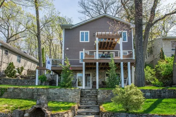 393 Lakeview Ave, Ringwood Boro, NJ 07456