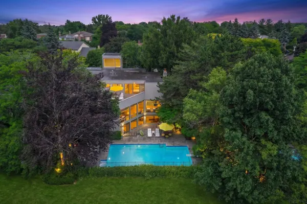 10 Penwood CRES, Toronto C13, ON M3B 2B9