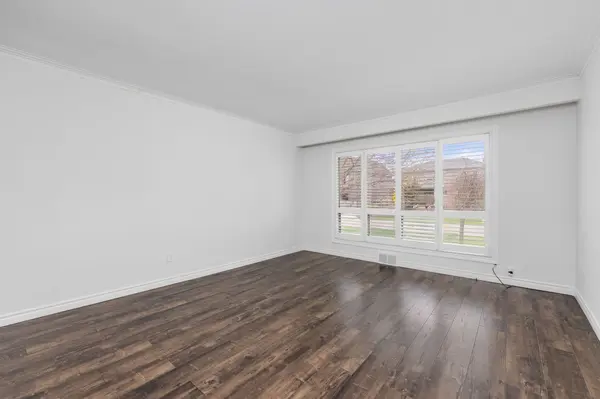 16 Faith AVE, Toronto C06, ON M3H 1W3