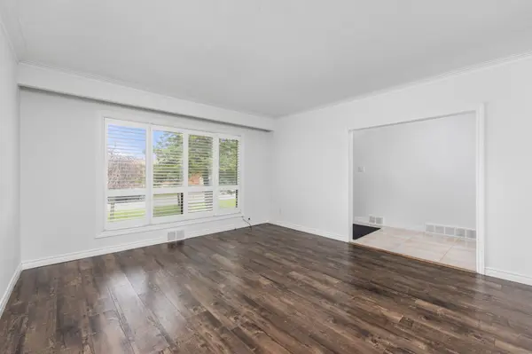 16 Faith AVE, Toronto C06, ON M3H 1W3