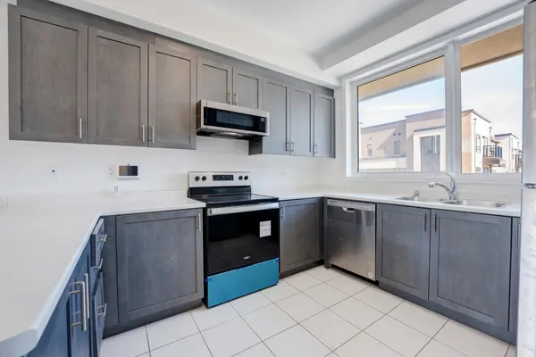 715 Heathrow PATH, Oshawa, ON L1K 3G4