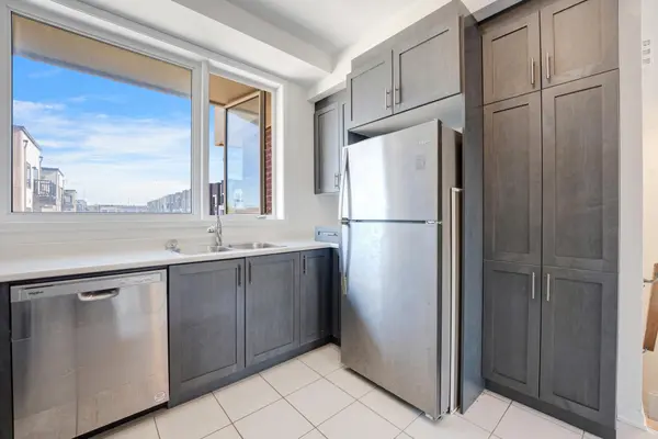 715 Heathrow PATH, Oshawa, ON L1K 3G4