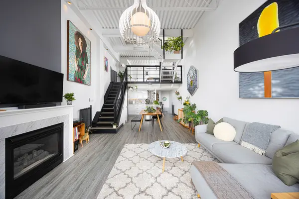 517 Kingston RD #4, Toronto E02, ON M4L 1V5