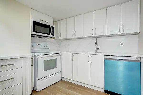 20 Chest Hill Rd RD S #Bestment, Toronto E03, ON M4K 1X3