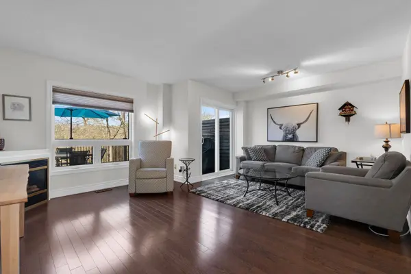 579 Bondi AVE, Newmarket, ON L3Y 8R7