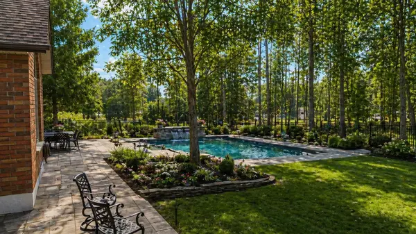 6 Lloyd Cook DR E, Springwater, ON L4M 4S4