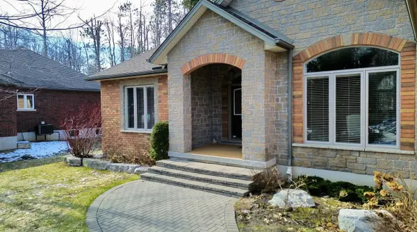 6 Lloyd Cook DR E, Springwater, ON L4M 4S4