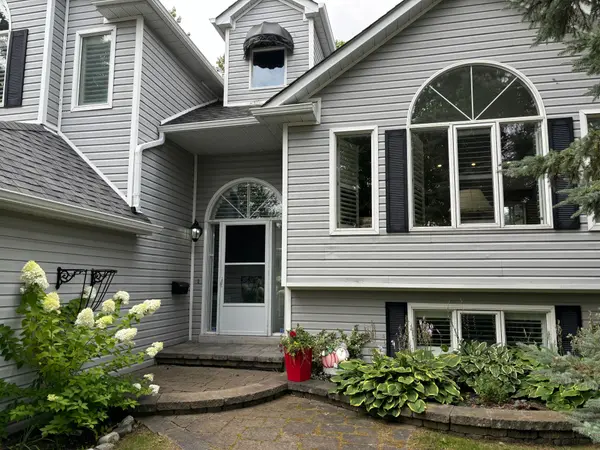 4 NETTLETON CT, Collingwood, ON L9Y 5B7