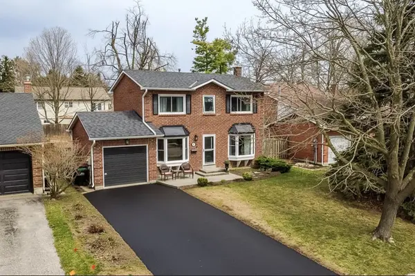 11 Pepler PL, Barrie, ON L4N 5E3