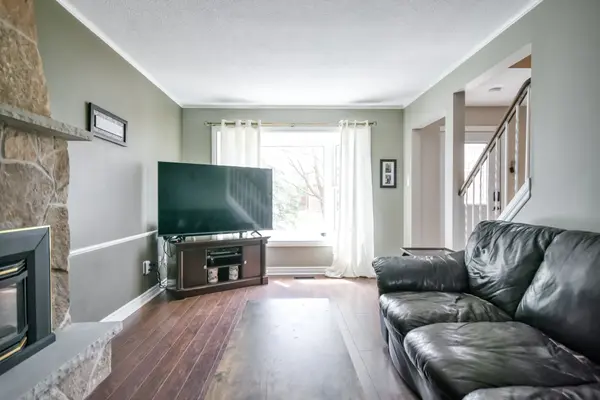 11 Pepler PL, Barrie, ON L4N 5E3