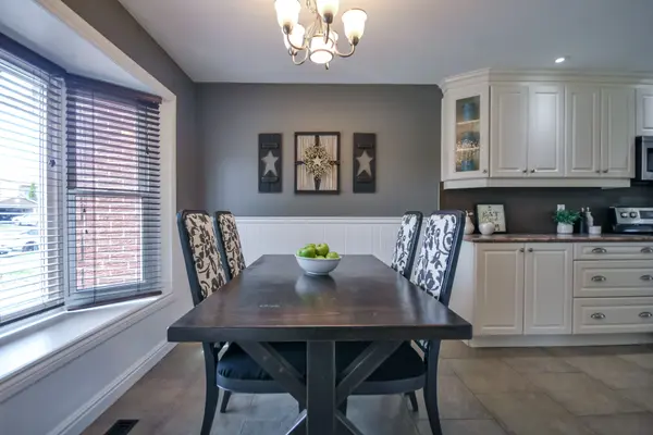 11 Pepler PL, Barrie, ON L4N 5E3