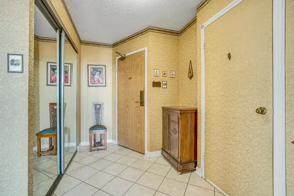 1300 Bloor ST #703, Mississauga, ON L4Y 3Z2