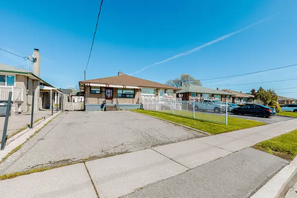 8 Dean ST N, Brampton, ON L6W 1M6