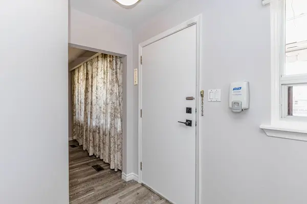 8 Dean ST N, Brampton, ON L6W 1M6