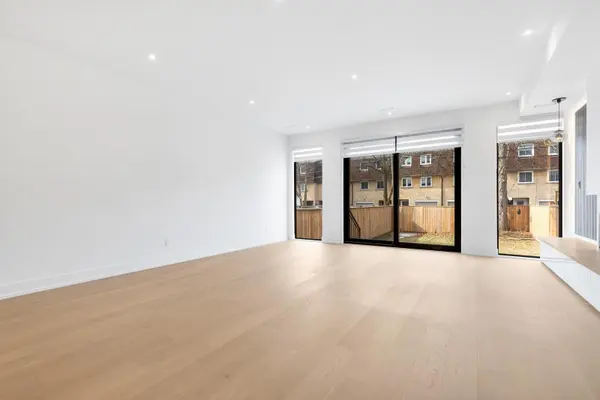 84 Twenty Ninth ST, Toronto W06, ON M8W 3B1