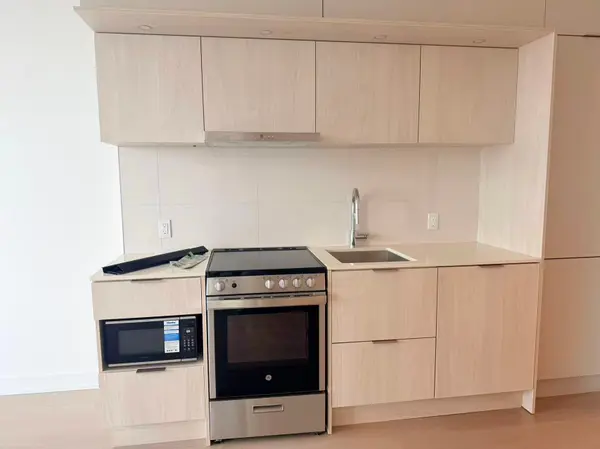 448 Burnhamthorpe RD SW #3312, Mississauga, ON L5B 0R4