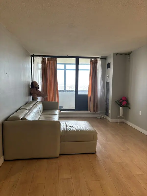 18 Knightsbridge RD #1605, Brampton, ON L6T 3X5