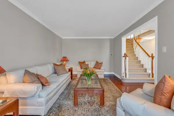 1207 Greenwood CRES, Oakville, ON L6J 6W6