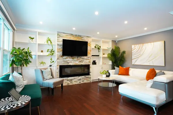 1266 Lakeview DR, Oakville, ON L6H 2M8