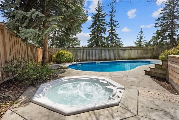 3574 Irwin CT, Mississauga, ON L5L 4W3