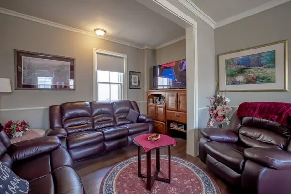 10 Wiley ST, St. Catharines, ON L2R 4E5