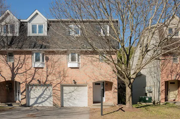 39 Lightfoot PL, Kanata, ON K2L 3M6