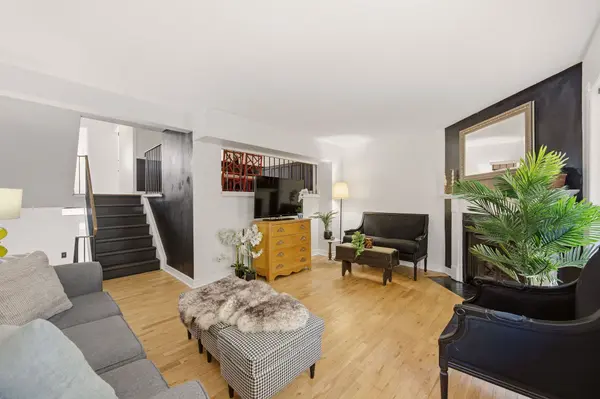 39 Lightfoot PL, Kanata, ON K2L 3M6