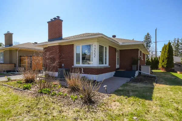 1222 Field ST, Belair Park - Copeland Park And Area, ON K2C 2R2