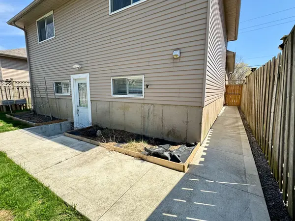 127 First RD W #Lower, Hamilton, ON L8J 2R3