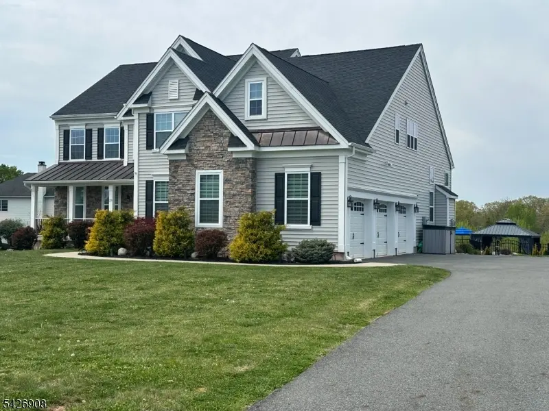 23 Claridge Ln, Raritan Twp., NJ 08822