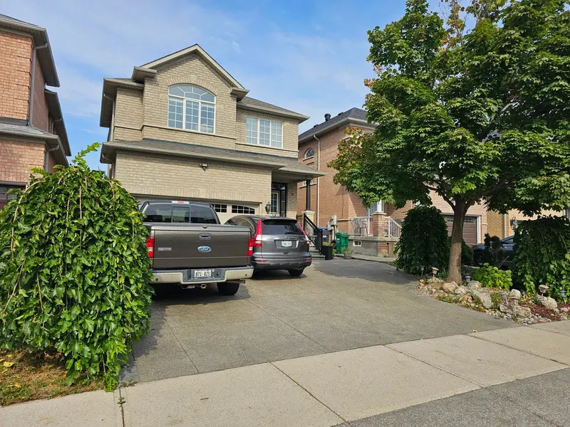 26 Zia Dodda CRES, Brampton, ON L6P 1J6