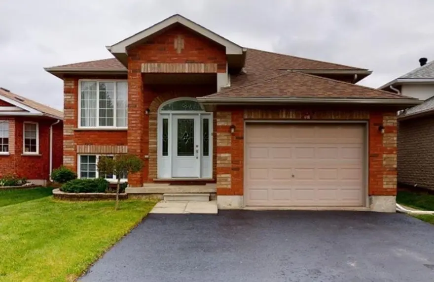 133 Monique CRES #main floor, Barrie, ON L4M 6Z3