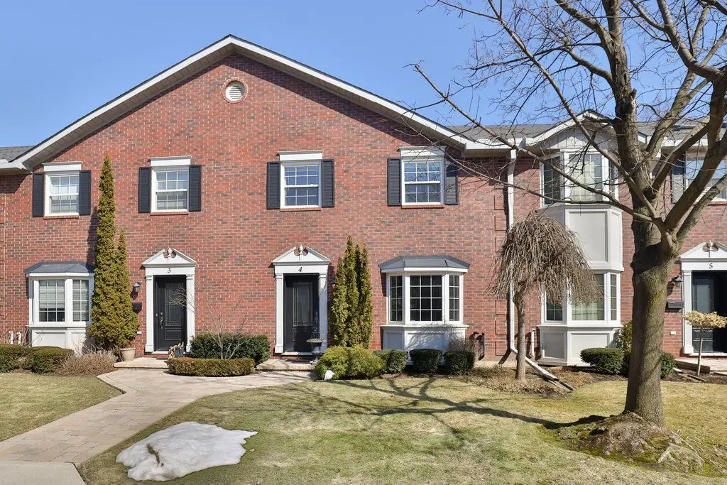 2407 Woodward AVE #4, Burlington, ON L7R 4J2