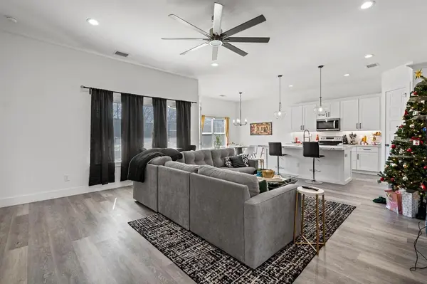 7722 Oak Garden Trail, Dallas, TX 75232