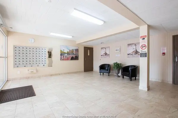 6227 THORNBERRY #258, Windsor, ON N8T 3A5