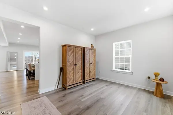 22 Oakwood Blvd, Union Twp., NJ 08827