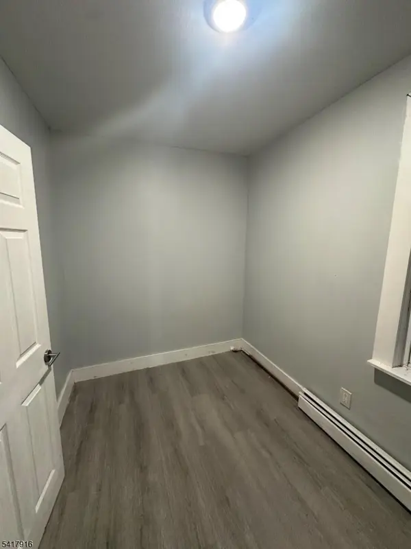 426 Franklin St #2, Elizabeth City, NJ 07206