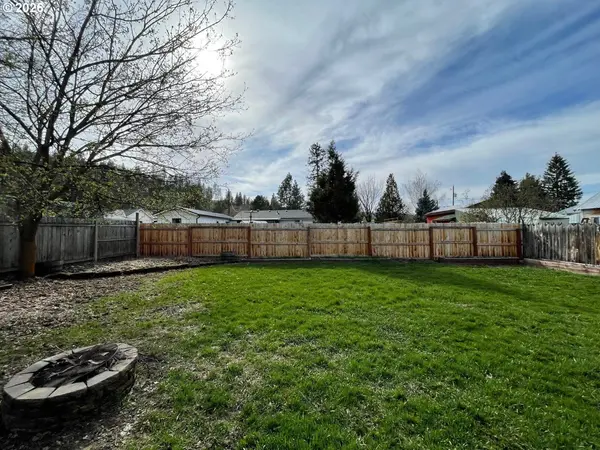 302 S ALDER ST, Wallowa, OR 97885