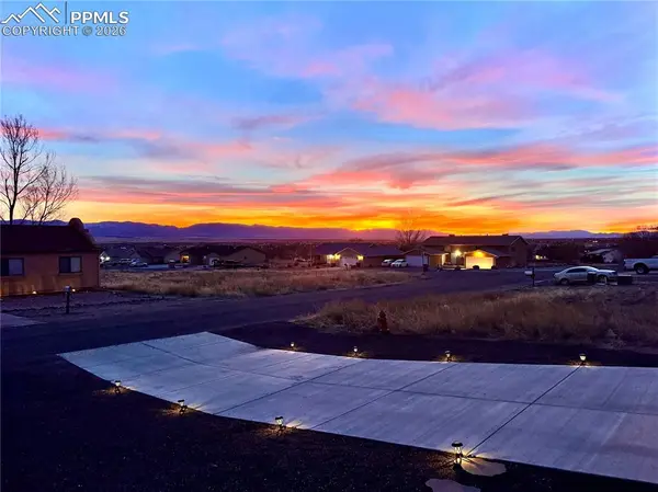 279 W Acorn DR, Pueblo, CO 81007