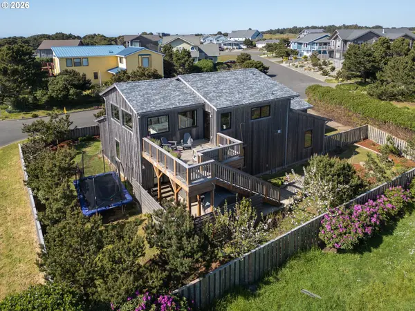 1305 Strawberry DR, Bandon, OR 97411